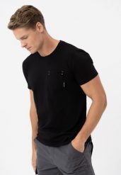 Koszulka z kieszenią TM-SVEN. Czarne t-shirty męskie Volcano, l, bez wzorów, z bawełny, bez kołnierzyka, bez ramiączek. Za 69.99 zł.