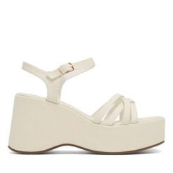 Sandały Jenny Fairy. Białe sandały damskie Jenny Fairy, bez wzorów, bez obcasa, na koturnie, bez zapięcia. Za 139.99 zł.
