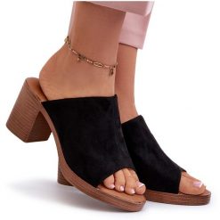 Eleganckie Lekkie Klapki Damskie Na Obcasie Czarne Varnila. Czarne klapki damskie na lato, bez wzorów, eleganckie, bez obcasa, na obcasie, bez zapięcia. Za 170.94 zł.
