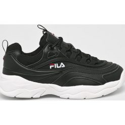 Fila - Buty Ray Low Wmn. Białe obuwie sportowe damskie Fila, bez wzorów, z gumy, bez zapięcia, Adidas Advantage. W wyprzedaży za 299.90 zł.