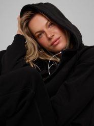4F Bluza dresowa rozpinana z kapturem damska - czarna XL. Czarne bluzy damskie 4F, uniwersalny, bez wzorów, z dresówki, bez ramiączek, z kapturem. Za 129.99 zł.