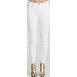 JEANSY Super Skinny Fit Armani Exchange. Białe jeansy damskie Armani Exchange, z aplikacjami, z jeansu. Za 305.00 zł.