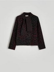 Sweter z szalowym kołnierzem - wielobarwny. Swetry nierozpinane damskie Reserved, l, bez wzorów, z dzianiny, bez kołnierzyka, bez ramiączek. W wyprzedaży za 79.99 zł.
