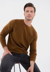 Bawełniany sweter S-BRADY. Brązowe swetry męskie Volcano, m, z aplikacjami, z bawełny, klasyczne, bez kołnierzyka, bez ramiączek. Za 159.99 zł.