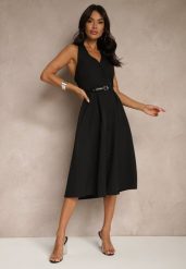 Czarna Rozkloszowana Sukienka z Guzikami Folunira. Czarne sukienki damskie Renee, na lato, m, bez wzorów, eleganckie, bez kołnierzyka, bez ramiączek, midi, rozkloszowane. Za 89.99 zł.