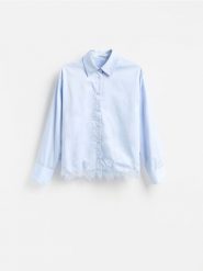 Koszula z koronką - jasnoniebieski. Niebieskie koszule damskie Reserved, l, bez wzorów, z bawełny, bez kołnierzyka, bez ramiączek. Za 139.99 zł.