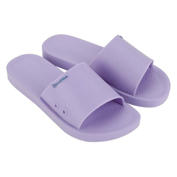 Klapki damskie Ipanema Anat Classic. Fioletowe klapki damskie Ipanema, bez wzorów, sportowe, bez obcasa, bez zapięcia. Za 59.99 zł.