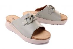 JOSEF SEIBEL 73407 511 635 Celine 07 salvia, klapki damskie. Zielone klapki damskie Josef Seibel, na lato, bez wzorów, ze skóry, bez obcasa, bez zapięcia. Za 389.90 zł.