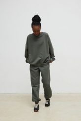 Spodnie dresowe typu jogger w kolorze ANTHRACITE - STAGER-XS. Szare spodnie dresowe damskie Marsala, bez wzorów, z bawełny, eleganckie, z podwyższonym stanem. W wyprzedaży za 99.96 zł.