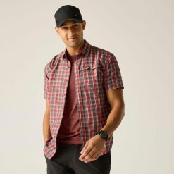 Koszula Regatta Mindano. Czerwone koszule męskie Regatta, bez wzorów, sportowe, bez kołnierzyka, bez ramiączek. Za 139.99 zł.