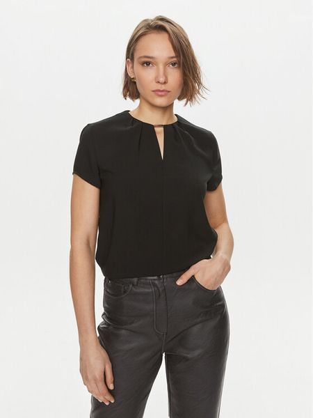 Calvin Klein Bluzka K20K207062 Czarny Regular Fit. Czarne bluzki damskie Calvin Klein, bez wzorów, z syntetyku, bez kołnierzyka, bez ramiączek. Za 319.99 zł.
