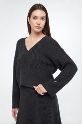 Sweter damski z wełną Aphrodite PINKO. Swetry nierozpinane damskie Pinko, xs, bez wzorów, z wełny, bez kołnierzyka, bez ramiączek. W wyprzedaży za 851.40 zł.