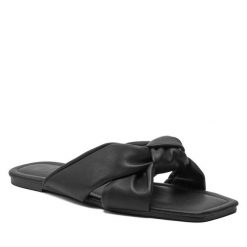 Klapki ONLY Shoes. Czarne klapki damskie ONLY Shoes, bez wzorów, bez obcasa, bez zapięcia. Za 99.99 zł.