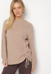 Beżowy Sweter z Wiskozą Zdobiony Ściągaczem z Boku Titaneva. Brązowe swetry nierozpinane damskie Born2be, z aplikacjami, z jeansu, eleganckie, bez kołnierzyka, bez ramiączek. Za 109.99 zł.