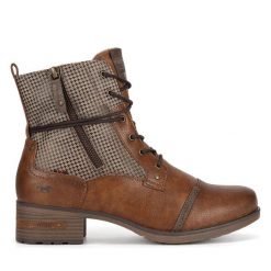 Botki Mustang. Brązowe botki damskie Mustang, bez wzorów, bez obcasa, na płaskiej podeszwie, bez zapięcia. Za 349.99 zł.
