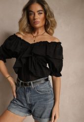 Czarna Bluzka z Falbankami i Bufiastymi Rękawami Aliviera. Czarne bluzki damskie Renee, bez wzorów, z jeansu, eleganckie, bez kołnierzyka, bez ramiączek. Za 74.99 zł.