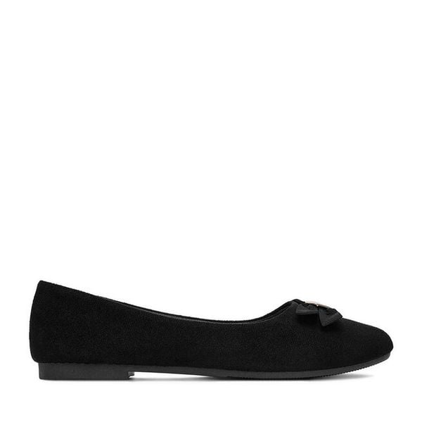 Baleriny JENNY. Czarne balerinki damskie Jenny, bez wzorów, bez obcasa, bez zapięcia. Za 69.99 zł.