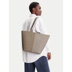 Torebka MICHAEL Michael Kors. Brązowe shopperki damskie MICHAEL Michael Kors, bez wzorów, bez dodatków. Za 795.99 zł.