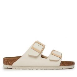 Klapki Birkenstock. Brązowe klapki damskie Birkenstock, bez wzorów, bez obcasa, bez zapięcia. Za 399.99 zł.