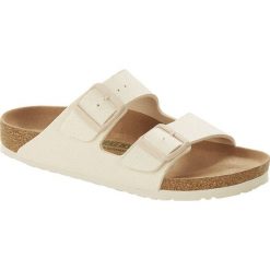 Klapki damskie Birkenstock Arizona. Brązowe klapki damskie Birkenstock, na lato, bez wzorów, z materiału, eleganckie, bez obcasa, bez zapięcia. Za 585.00 zł.