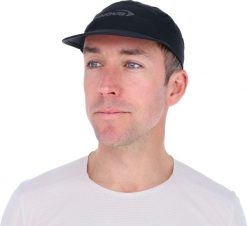 Czapka do biegania Inov-8 Airlite Cap. Czarne czapki damskie Inov-8, bez wzorów, ze skóry. Za 116.59 zł.