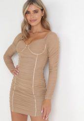 Beżowa Dopasowana Sukienka z Marszczeniem Ferdu. Brązowe sukienki damskie Born2be, s, bez wzorów, bez kołnierzyka, bez ramiączek, mini, dopasowane. Za 169.99 zł.