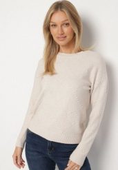 Jasnobeżowy Sweter Ozdobiony Motywem Serc Unisae. Brązowe swetry nierozpinane damskie Born2be, l, bez wzorów, z jeansu, bez kołnierzyka, bez ramiączek. Za 79.99 zł.