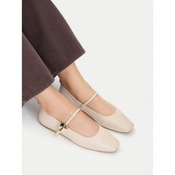 Baleriny MEXX. Brązowe balerinki damskie Mexx, bez wzorów, bez obcasa, bez zapięcia. Za 269.99 zł.
