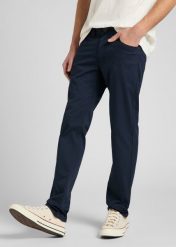 LEE DAREN ZIP FLY MĘSKIE SPODNIE MATERIAŁOWE DEEP NAVY L707TY64 112145476. Niebieskie spodnie materiałowe męskie Lee, bez wzorów, z jeansu. Za 189.99 zł.