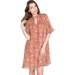 Vila Femme Sukienka Różowy Beżowy. Brązowe sukienki damskie Vila, bez wzorów, z materiału, bez kołnierzyka, bez ramiączek. Za 223.95 zł.