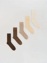 5 pack skarpet - beżowy. Brązowe skarpety męskie Reserved, bez wzorów. Za 59.99 zł.