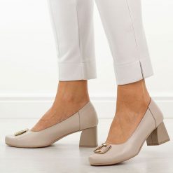 Beżowe skórzane Polskie czółenka damskie Deoni D667. Brązowe czółenka damskie Deoni, na lato, bez wzorów, z materiału, biznesowe, z okrągłym noskiem, bez obcasa, na obcasie, bez zapięcia. W wyprzedaży za 386.10 zł.