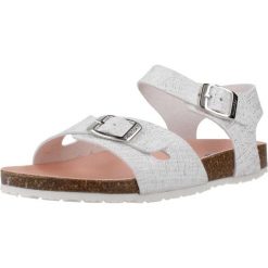 Sandały PABLOSKY 439903P Biały. Białe sandały damskie Pablosky, bez wzorów, z materiału, bez obcasa, bez zapięcia. Za 174.99 zł.