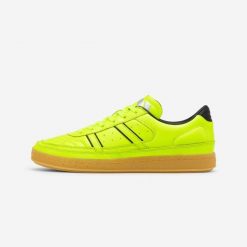Sneakersy unisex Player 80 Offside Limitowana Edycja. Czarne obuwie sportowe damskie Decathlon, bez wzorów, z gumy, bez zapięcia, do piłki nożnej. Za 269.99 zł.