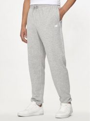 New Balance Spodnie dresowe Essentials MP41519 Szary Relaxed Fit. Szare spodnie sportowe męskie New Balance, m, bez wzorów, z bawełny. Za 249.99 zł.