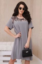 Sukienka z motywem zwierzęcym szara. Szare sukienki damskie Włoski, na imprezę, l, bez wzorów, z materiału, eleganckie, bez kołnierzyka, bez ramiączek, oversize. Za 104.56 zł.