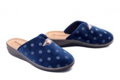 Inblu OD-14 004 granatowy, klapki damskie. Niebieskie klapki damskie Inblu, bez wzorów, bez obcasa, na koturnie, bez zapięcia. Za 67.99 zł.