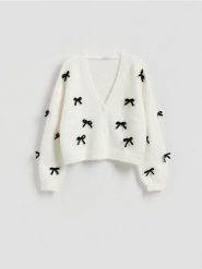 Sweter z kokardami - kremowy. Białe swetry nierozpinane damskie Reserved, l, bez wzorów, z dzianiny, bez kołnierzyka, bez ramiączek. Za 149.99 zł.