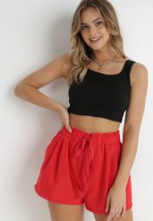 Czerwone Szorty Kyggia. Czerwone szorty damskie Born2be, bez wzorów, z podwyższonym stanem. Za 24.99 zł.
