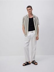 Koszula regular fit w paski - złamana biel. Koszule męskie Reserved, l, bez wzorów, z bawełny, bez kołnierzyka, bez ramiączek. Za 119.99 zł.