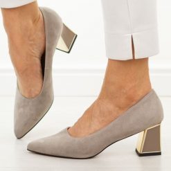 Beżowe skórzane czółenka damskie Vinceza 66921. Brązowe czółenka damskie VINCEZA, na jesień, bez wzorów, ze skóry, biznesowe, bez obcasa, na słupku, bez zapięcia. W wyprzedaży za 219.12 zł.