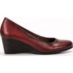 Vinceza czerwone Bordowe Czółenka Na Koturnie. Czerwone czółenka damskie VINCEZA, bez wzorów, eleganckie, bez obcasa, na koturnie, bez zapięcia. W wyprzedaży za 129.00 zł.