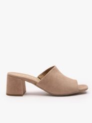 Beżowe klapki na obcasie. Brązowe klapki damskie Ryłko, bez wzorów, ze skóry, bez obcasa, na obcasie, bez zapięcia. Za 379.99 zł.