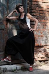 Spodnie damskie Hultaje czarne. Czarne spodnie materiałowe damskie Hultaj Polski, na lato, bez wzorów, z bawełny, eleganckie, moda ciążowa, długie. Za 489.00 zł.
