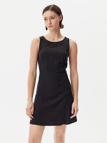 Calvin Klein Jeans Sukienka codzienna J20J225268 Czarny Regular Fit. Czarne sukienki damskie Calvin Klein Jeans, na co dzień, xl, bez wzorów, z jeansu, bez kołnierzyka, bez ramiączek, proste. Za 229.99 zł.