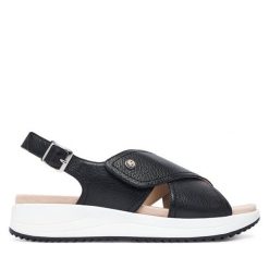 Sandały Caprice. Czarne sandały damskie Caprice, bez wzorów, bez obcasa, na płaskiej podeszwie, bez zapięcia. Za 399.99 zł.