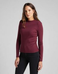 DAMSKA KOSZULKA LEE HIGH NECK LS RIB TEE RED OCHRE L44DPHOE 112109823. Brązowe bluzki damskie Lee, l, bez wzorów, bez kołnierzyka, bez ramiączek. W wyprzedaży za 49.99 zł.