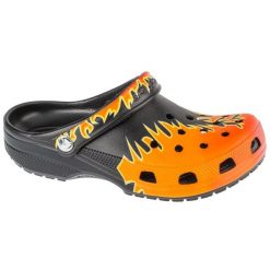 Klapki Crocs Classic Flames Clog 211004-0C4 pomarańczowe. Brązowe klapki damskie bez wzorów, sportowe, bez obcasa, bez zapięcia. Za 324.67 zł.