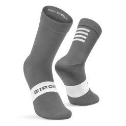 Skarpetki Kolarskie unisex SIROKO S1 Grey Saas. Szare skarpetki damskie SIROKO, bez wzorów, z elastanu. Za 67.00 zł.
