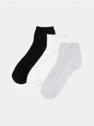 Prążkowane skarpetki z bawełną 3 pack - szary. Szare skarpetki damskie Sinsay, bez wzorów, z bawełny. Za 12.99 zł.